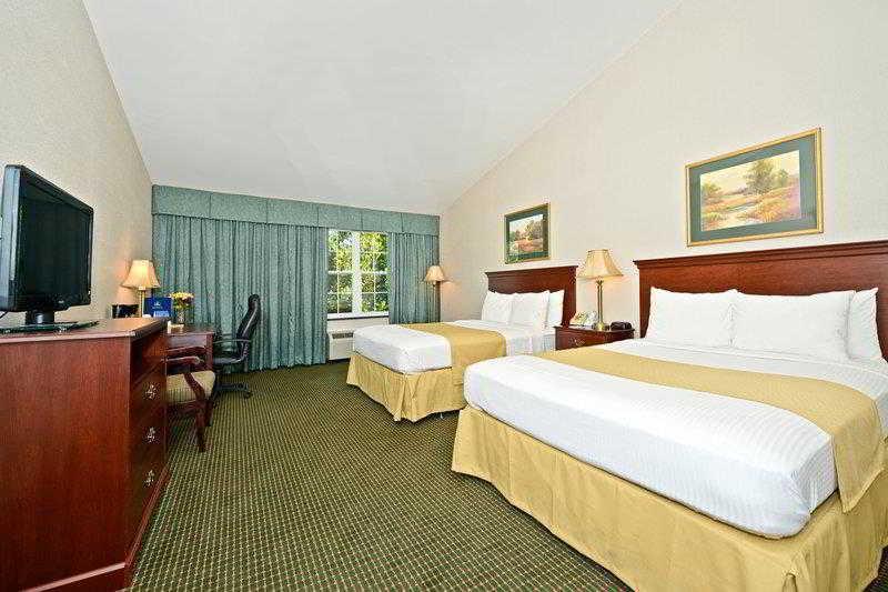 Clarion Inn Falls Church-Arlington Exterior photo