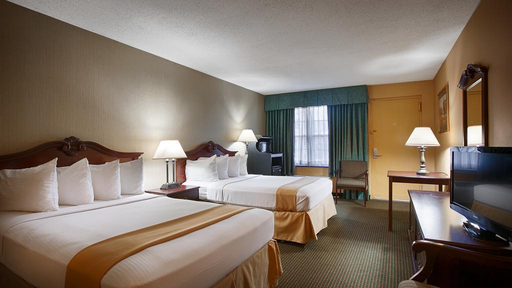 Clarion Inn Falls Church-Arlington Exterior photo