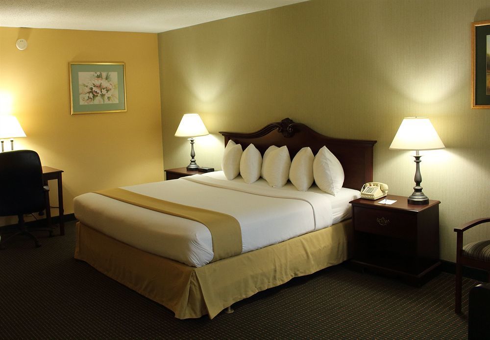 Clarion Inn Falls Church-Arlington Exterior photo